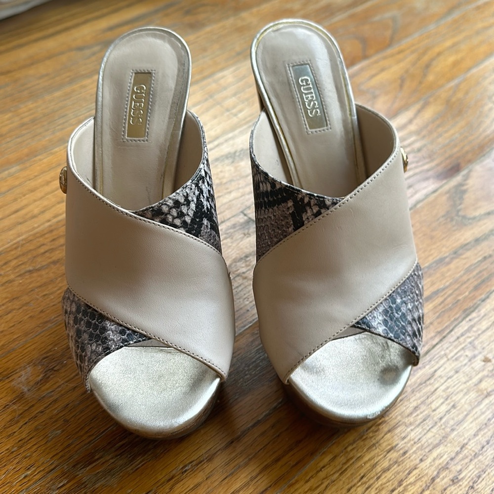 Guess slide nude/leather snakeskin heels